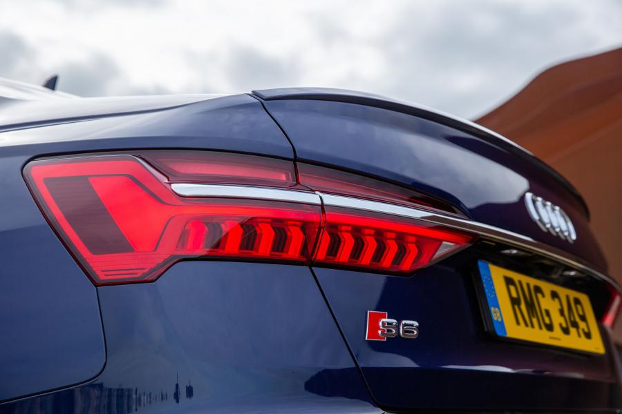 Детали экстерьера Audi S6 Sedan TDI (C8) 2019 года  (UK) (фото 8 из 40)